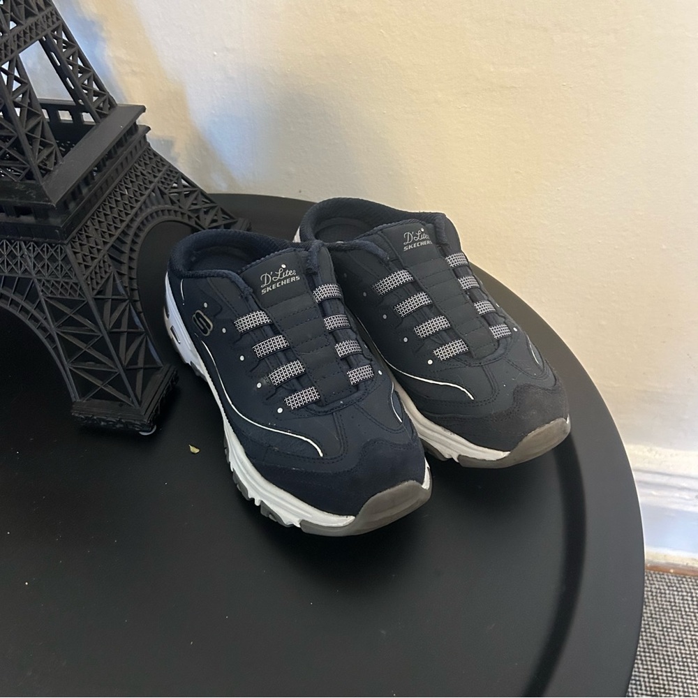 EUC Skechers D’lites Slip Ons Size 8